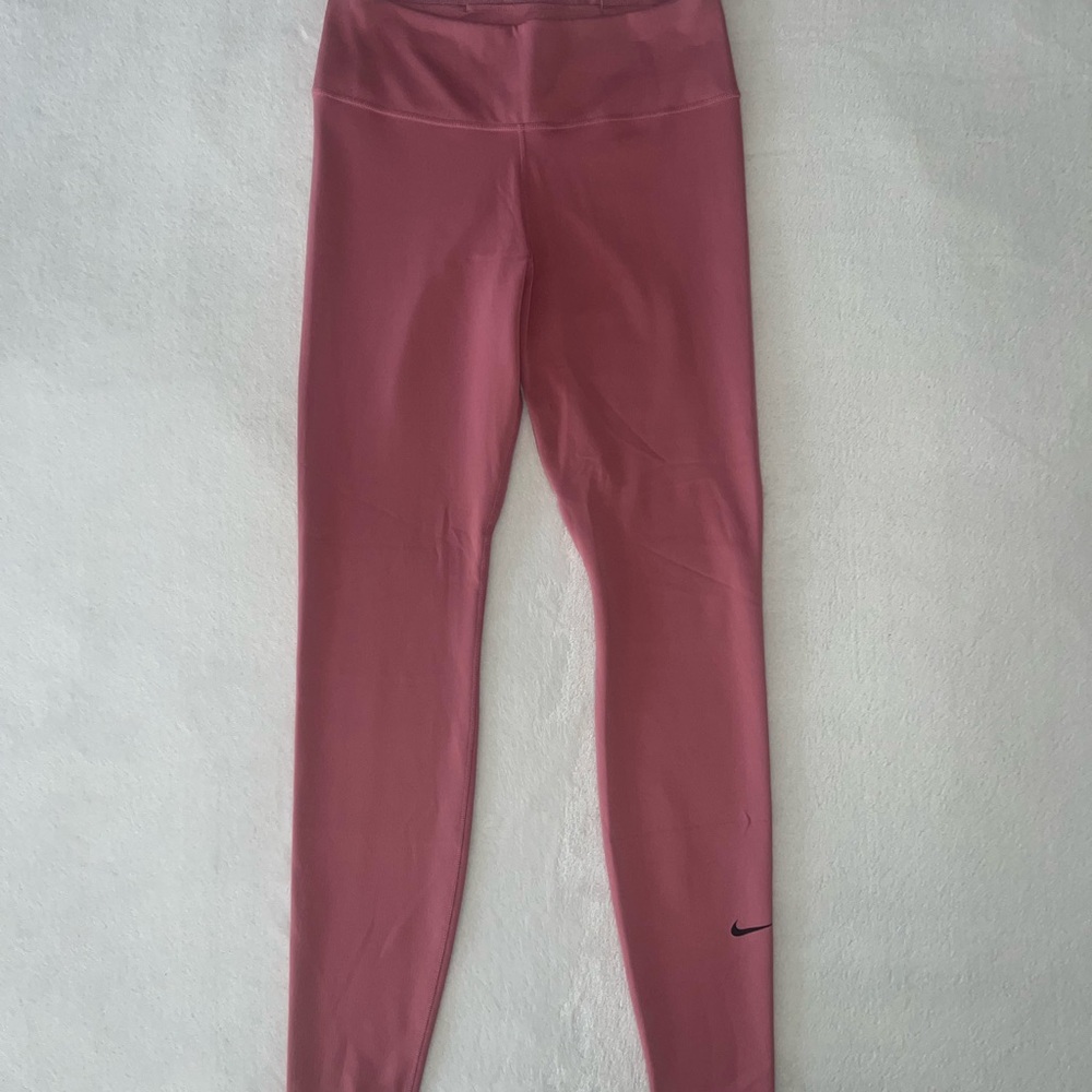 Nike Women’s Dri-FIT Pink Leggings Full-Length Design